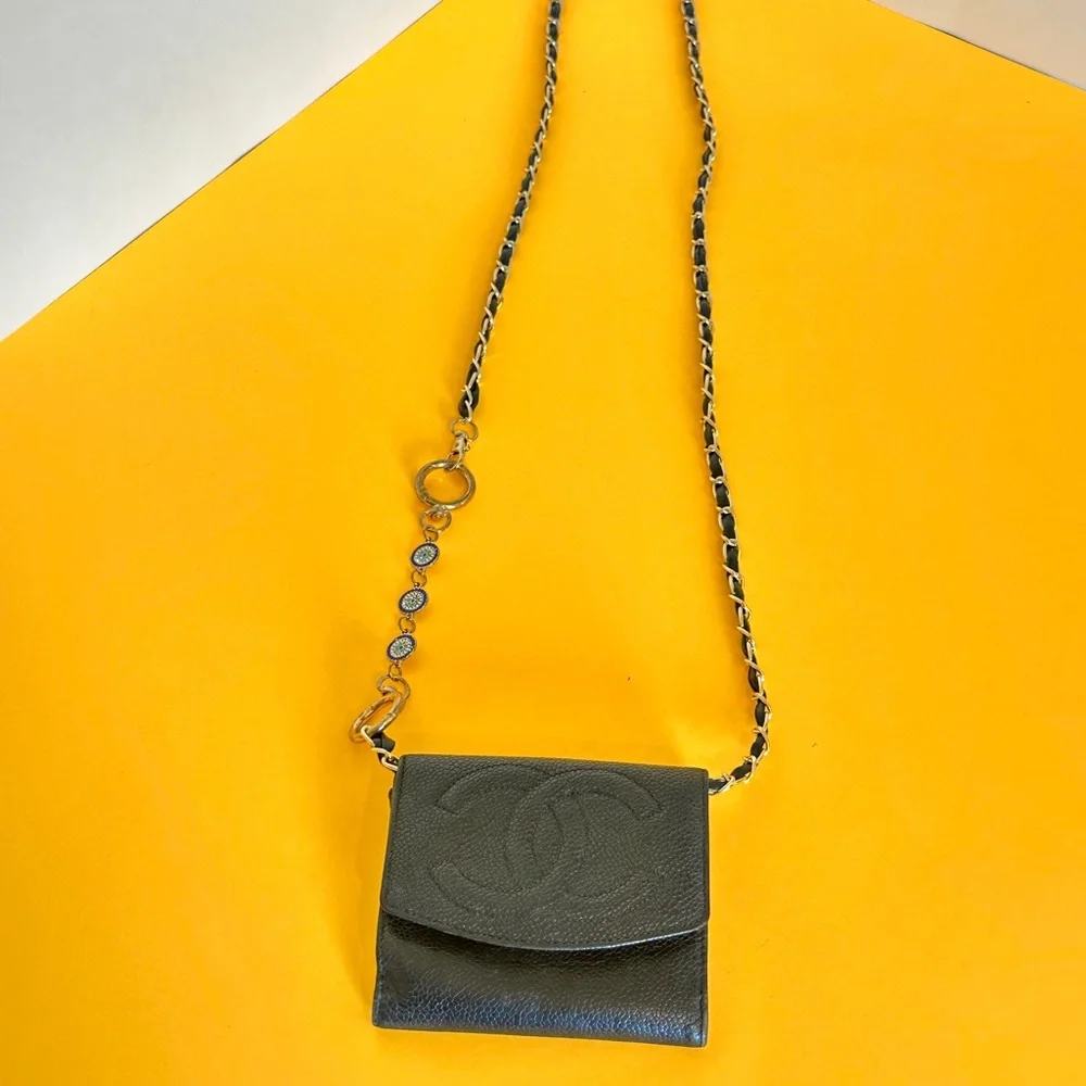 Chanel Black Wallet The Caviar Skin 4x4 Compact bifold wallet in good condition. - Picture 3 of 13